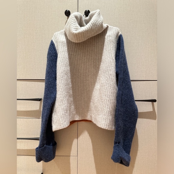Autumn Cashmere color block turtleneck cropped sweater - Picture 2 of 5